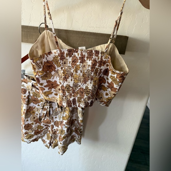 C&C California|Brown Floral linen matching set in Spaghetti Strap Top & Shorts• - Picture 5 of 14
